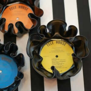 DIY Vinyl Record Bowl | By Stacie Stacie Stacie (https://www.flickr.com/photos/35754040@N04/) | Creative Commons